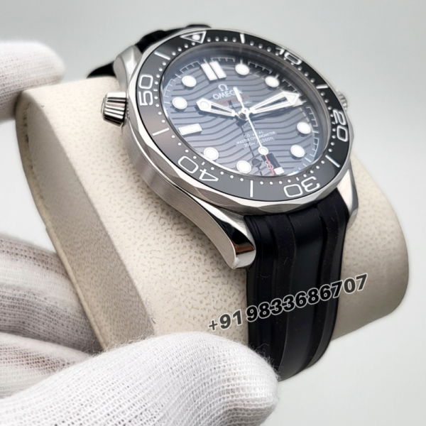 Omega Seamaster Diver 300M Steel On Rubber Strap Black Dial 42mm Exact 11 Top Quality Super Clone Replica Swiss ETA 8800 Automatic Movement Watch